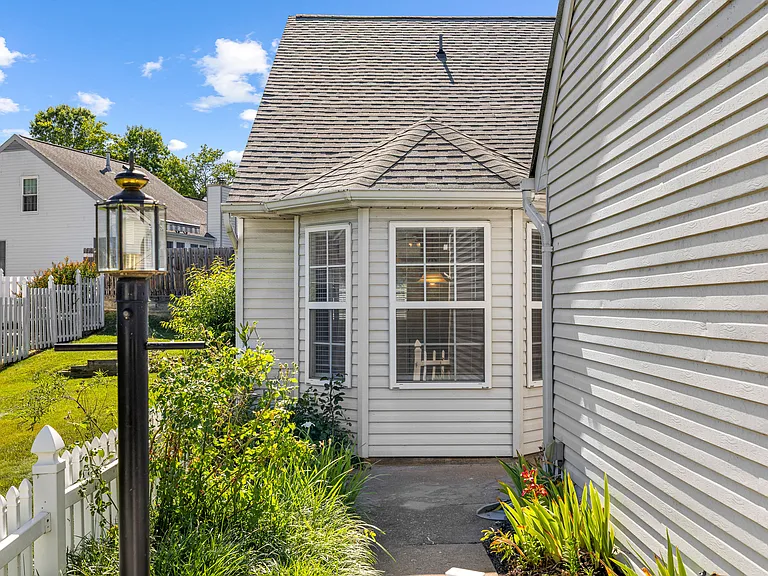 11318 Savannah Dr — Photo 2