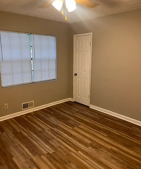 140 Hunters Ln #C — Photo 9