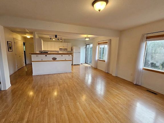 5th image of 1115 SW 106th St