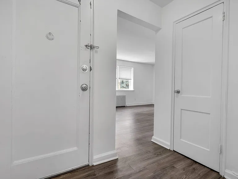 Chilton Hall Apartments — Photo 12