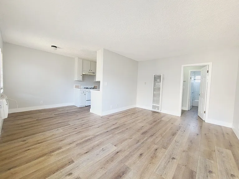 13425 Vanowen St — Photo 6