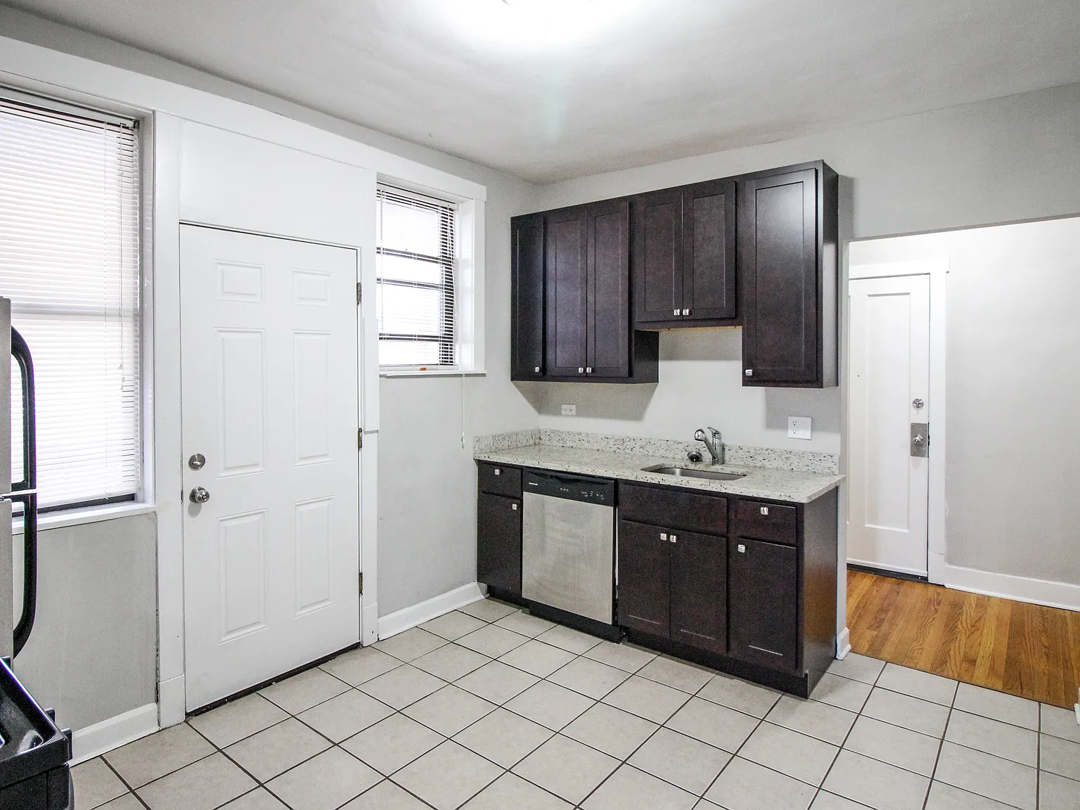 2 bed, 900 sqft, $1,800 — Photo 4