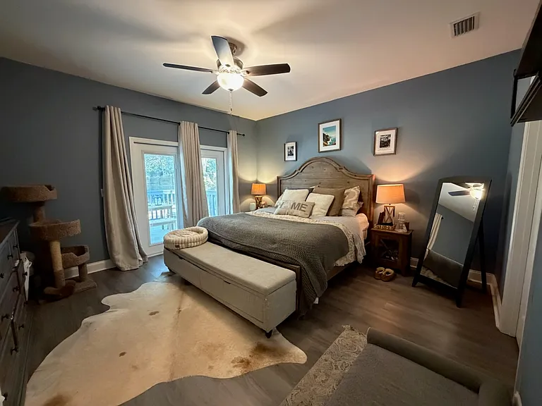 411B Redwood Ave — Photo 10