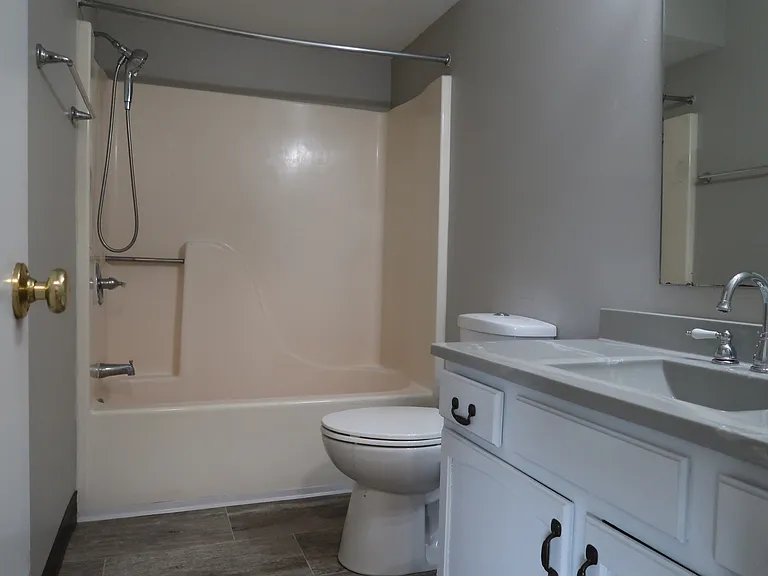 4729-4735 Circle Shore Drive Southeast - 4731 — Photo 6