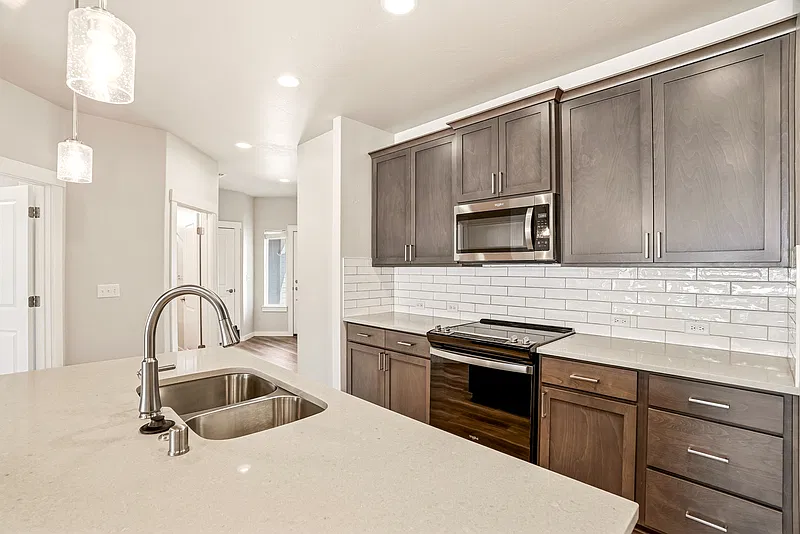3 bed, 2.0 bath, 1638 sqft, $2,350 — Photo 3