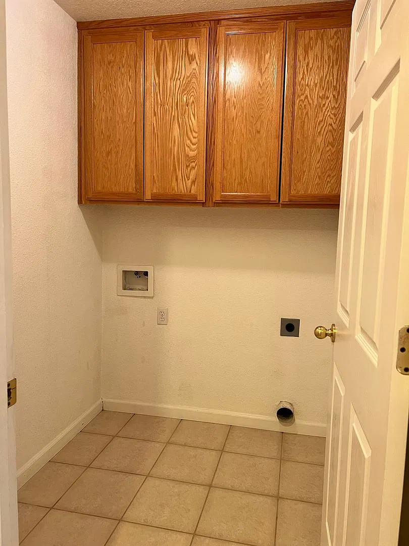 Beautiful home located near Stan State — Photo 4