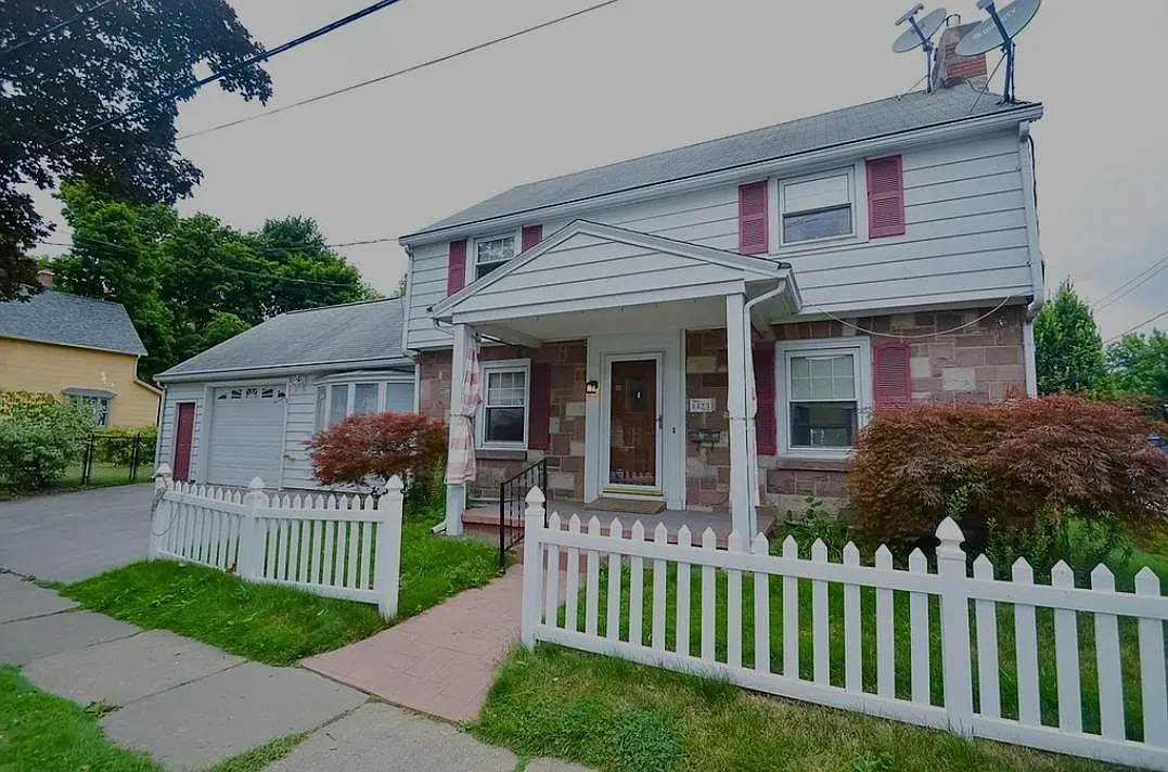 1423 North St photo 1