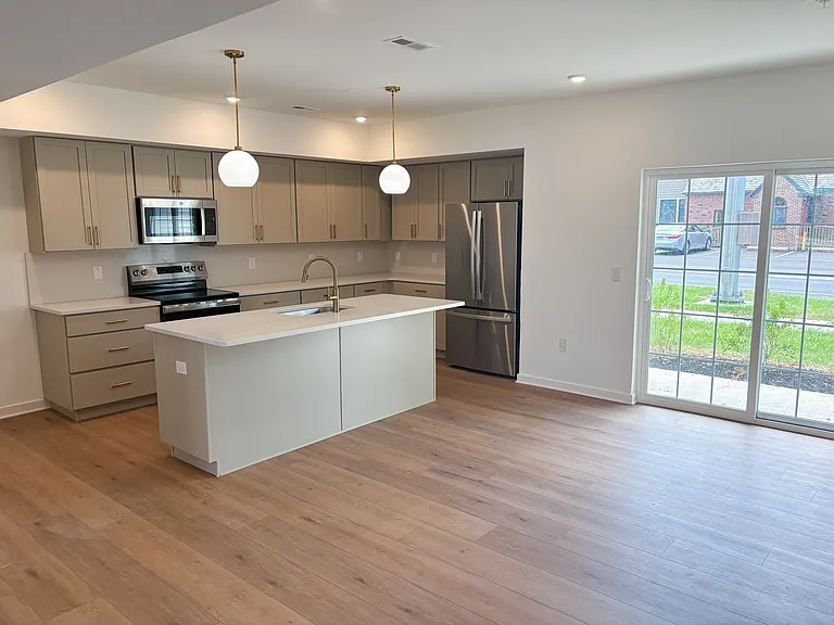 365 W Butler Ave #1B — Photo 2