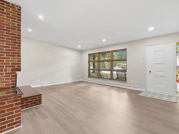 3rd image of 9218 Oak Ct