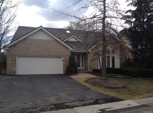5045 Oakbrooke Dr, West Bloomfield, MI 48323