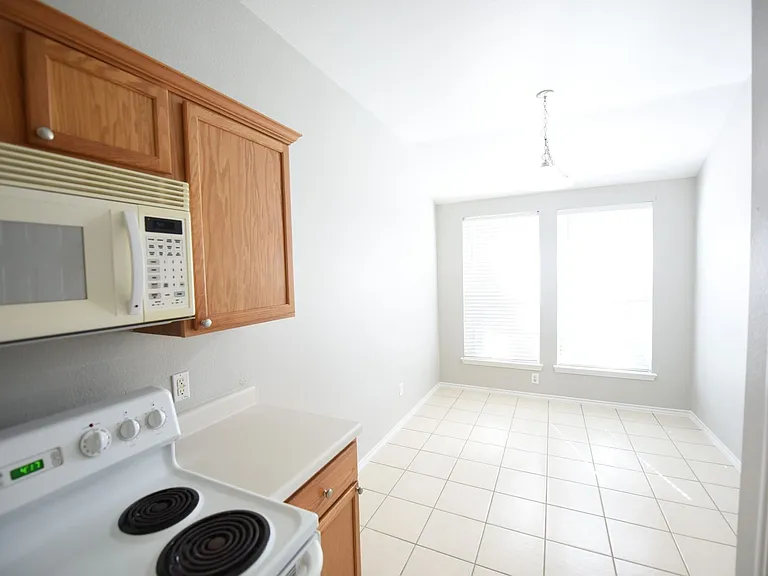 421 Stanley Falls Dr — Photo 9