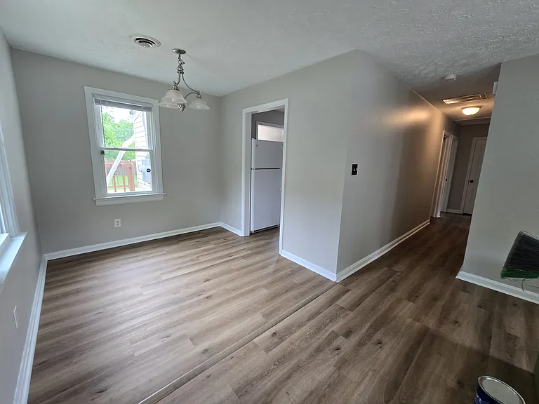 1115 Stewart Dr — Photo 8