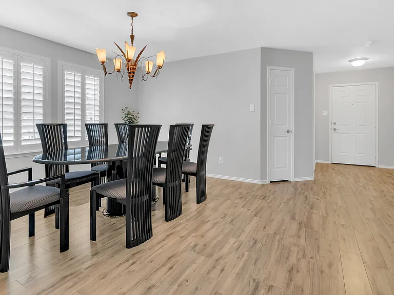 16329 Severn Ln — Photo 7