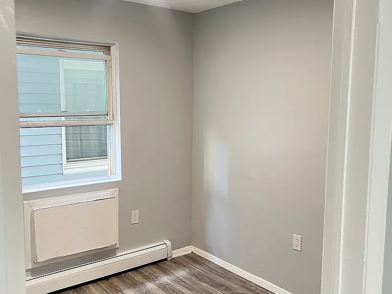 206 Wallace St — Photo 4