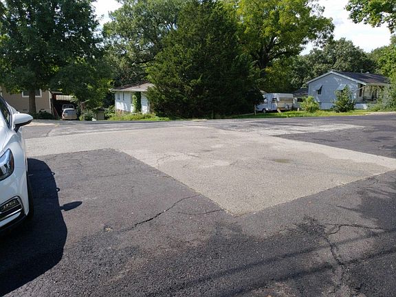 4th image of 555 S Schweer Ct