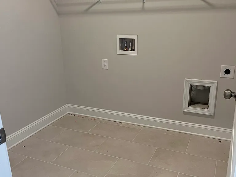 414 Kinross Ln — Photo 17