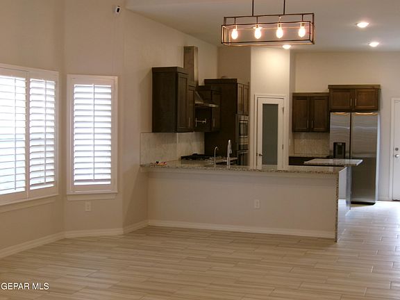 2nd image of 513 La Entrada Cir