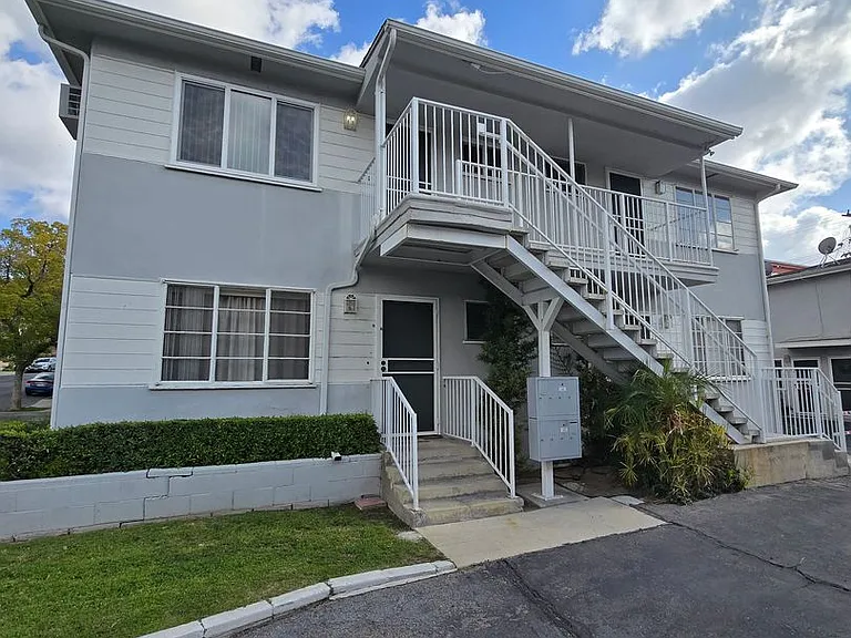 500-502 E Cypress Ave — Photo 1