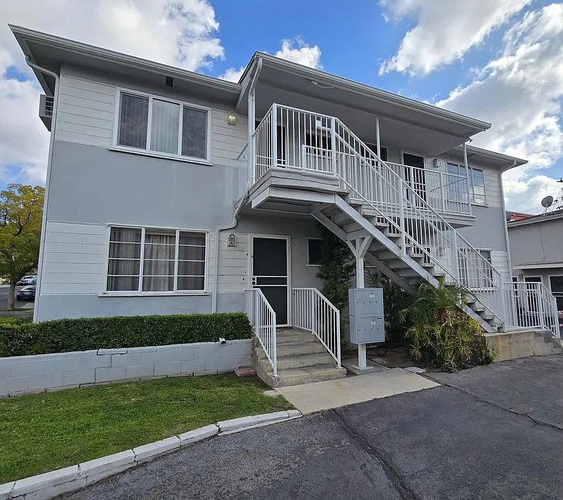500-502 E Cypress Ave