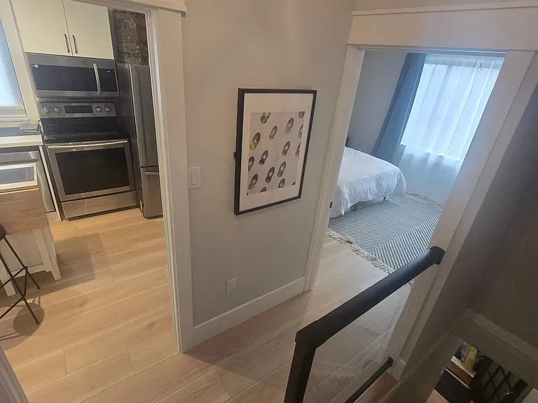 251 Silverthorn Ave #MAIN — Photo 13
