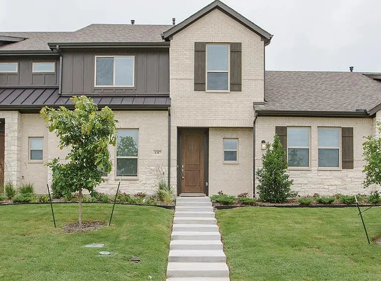 1317 Pebblebrook Dr — Photo 35