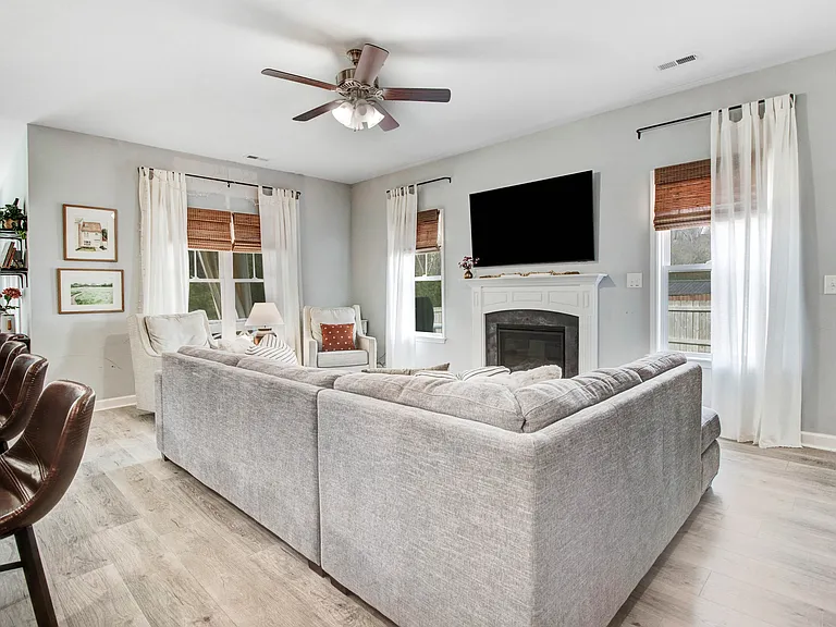 107 Villa Grey Ct — Photo 12