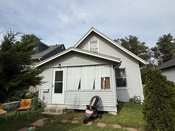 3826 Grover St, Omaha, NE 68105