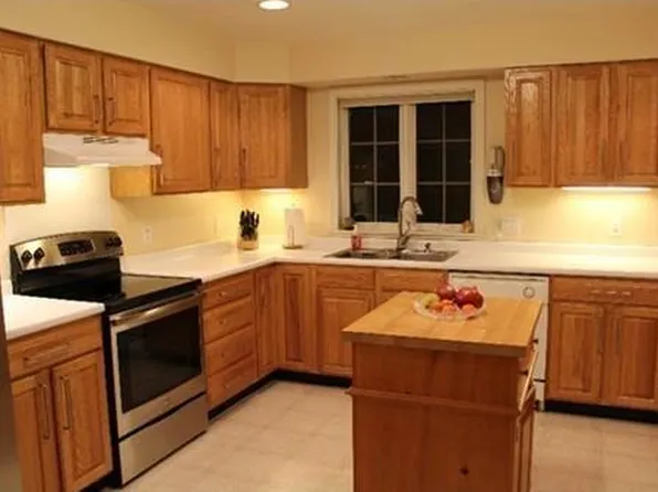 4 Brook St, Stoneham, MA 02180