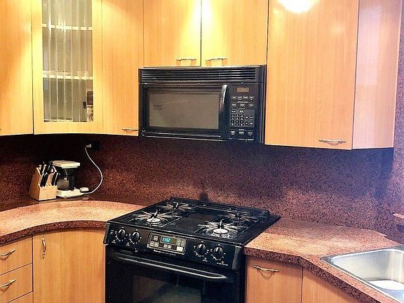 4th image of 540 Ocean Pkwy APT 3M