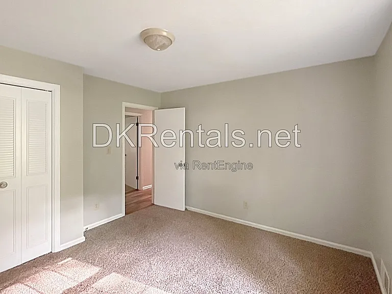1580 Bainbridge Ln — Photo 11