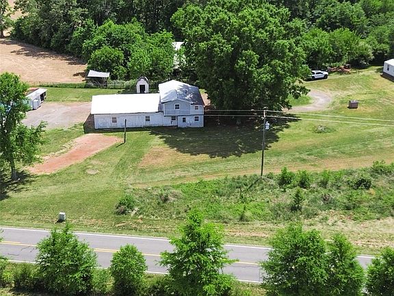 2nd image of 3895 Needmore Rd
