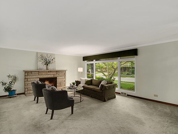 3rd image of 1422 Deerpath Ln