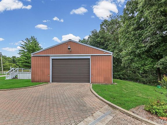 5th image of 2409 Winter Ln