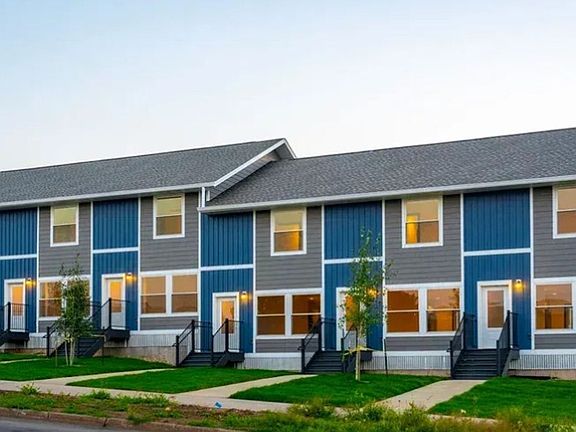 3rd image of 2949 Aspen Dr #123