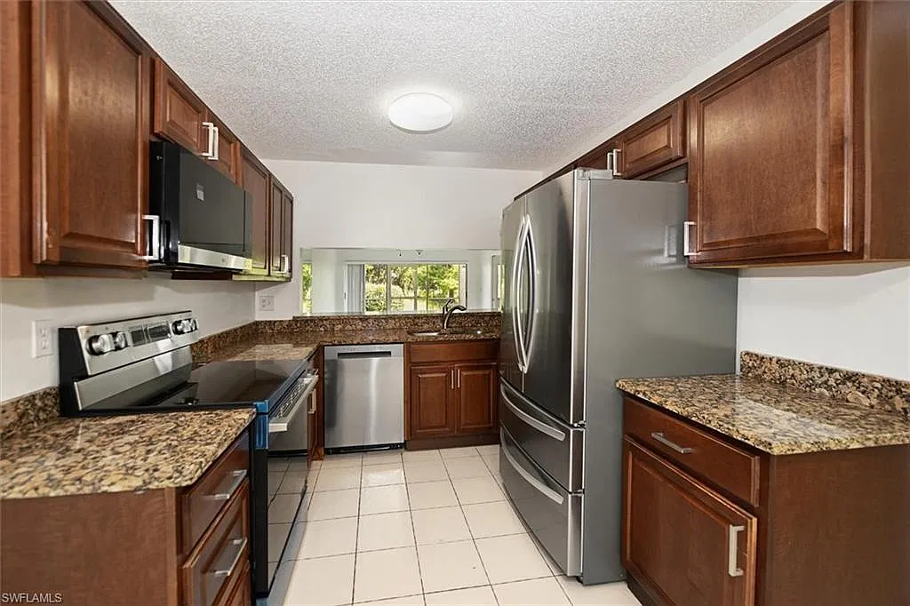 3 bed, 2.0 bath, 1294 sqft, $2,200 — Photo 1