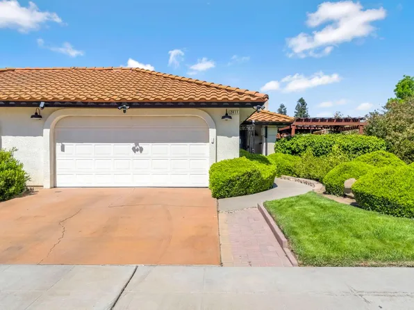 2411 Driftwood Dr, Madera, CA 93637