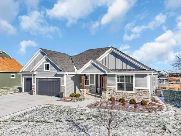 212 Bayberry LANE, Grafton, WI 53024
