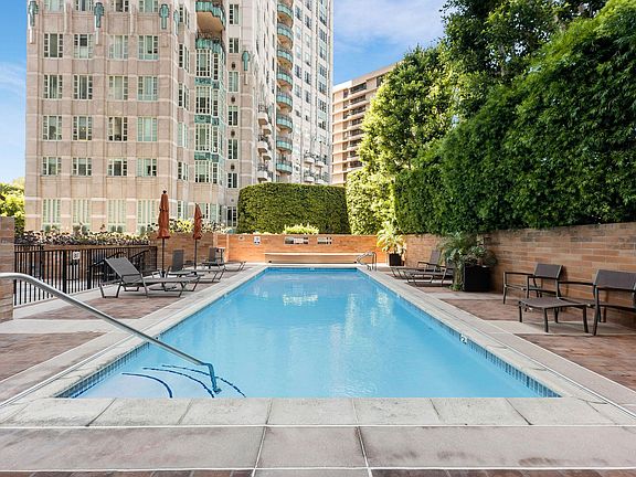 5th image of 10650 Wilshire Blvd #302
