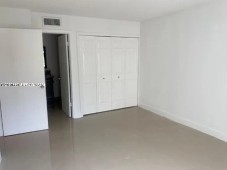 100 Lakeview Dr #316 — Photo 5