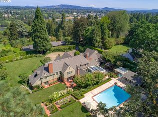 2425 S Military Rd, Portland, OR 97219