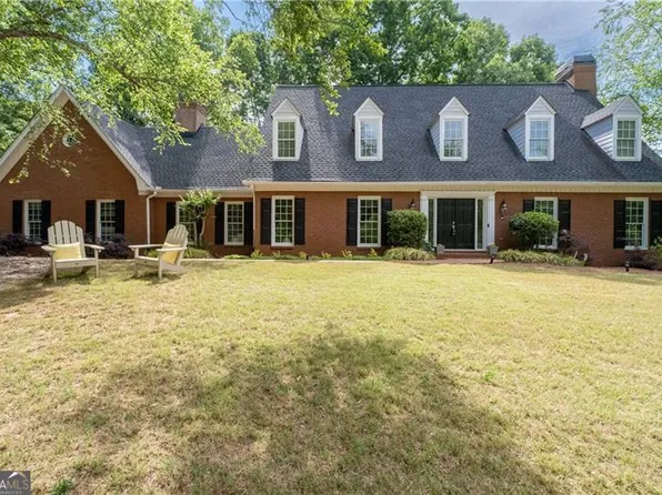 8705 River Bluff Ln, Roswell, GA 30076