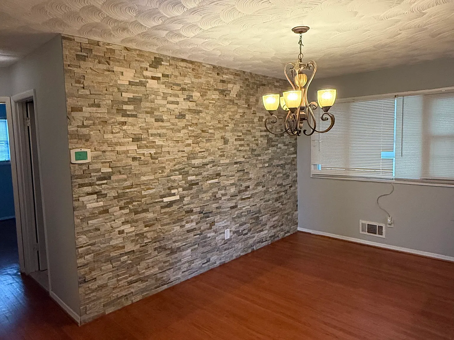 4 bed, 1200 sqft, $2,960 — Photo 4