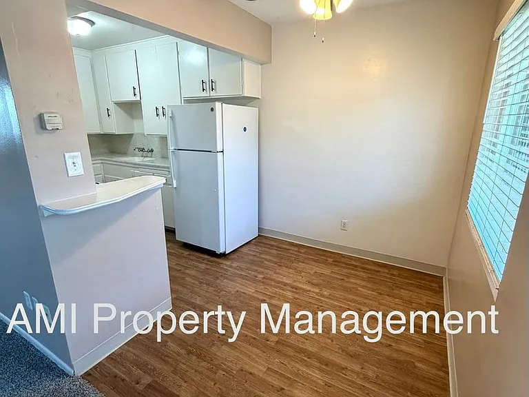 One Bedroom Close to Downtown! — Photo 5