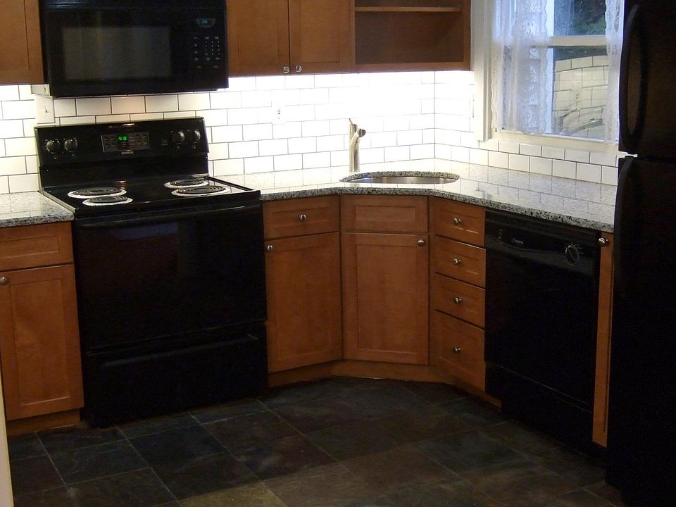 Granite, Tile Backsplash, Lights under Cabinet