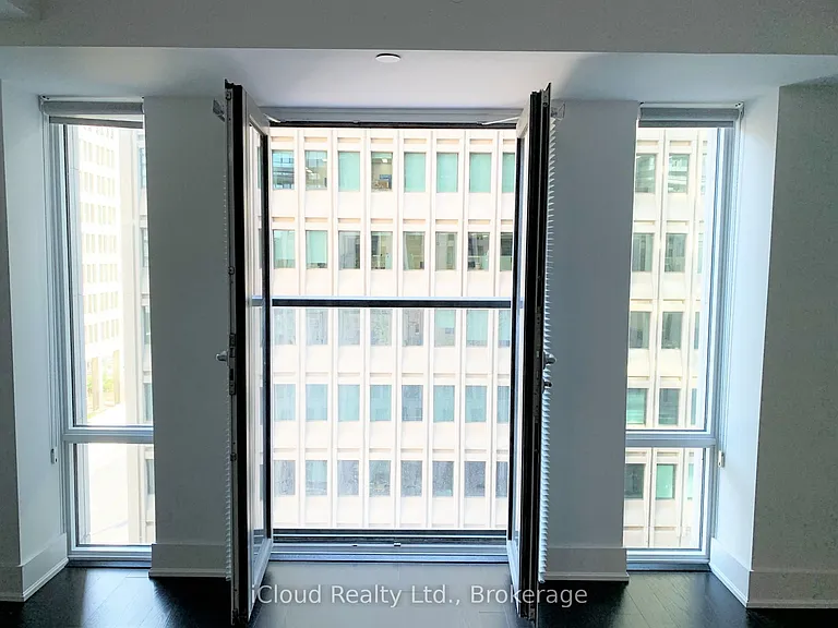 955 Bay St #715 — Photo 6