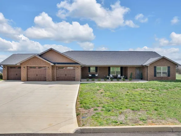 135 Crosslake Ln, Dandridge, TN 37725