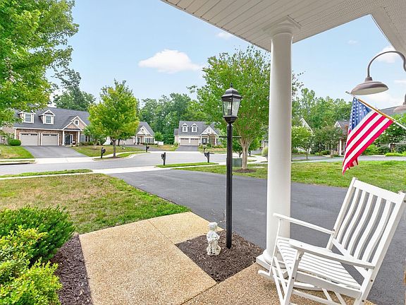 2nd image of 1824 Barefoot Ct