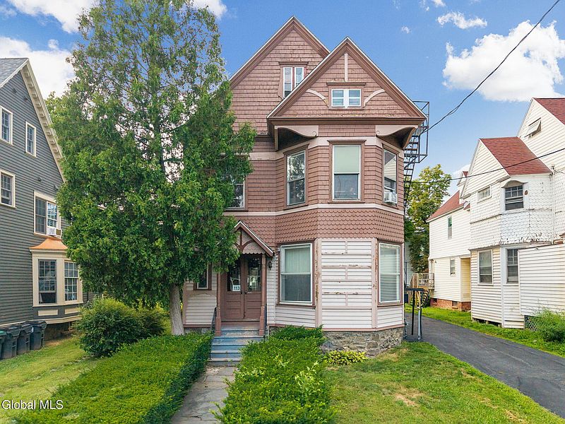 2nd image of 113 S Lake Avenue