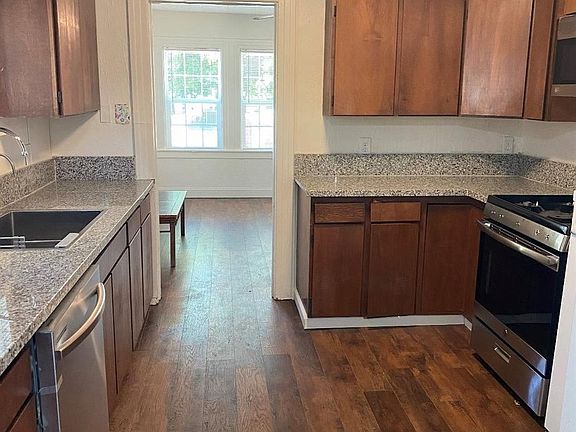 5th image of 804 E Clinton Ave