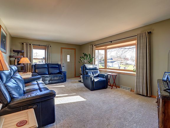 3rd image of 320 10th St